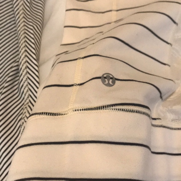 Lululemon Size 4 Rulu Top with Lace Detail - Picture 8 of 8